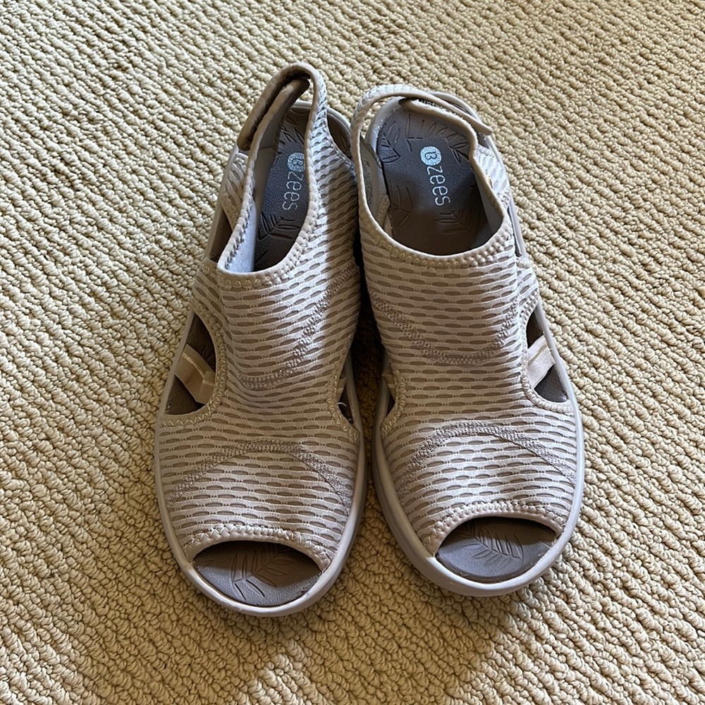EUC. Sandals